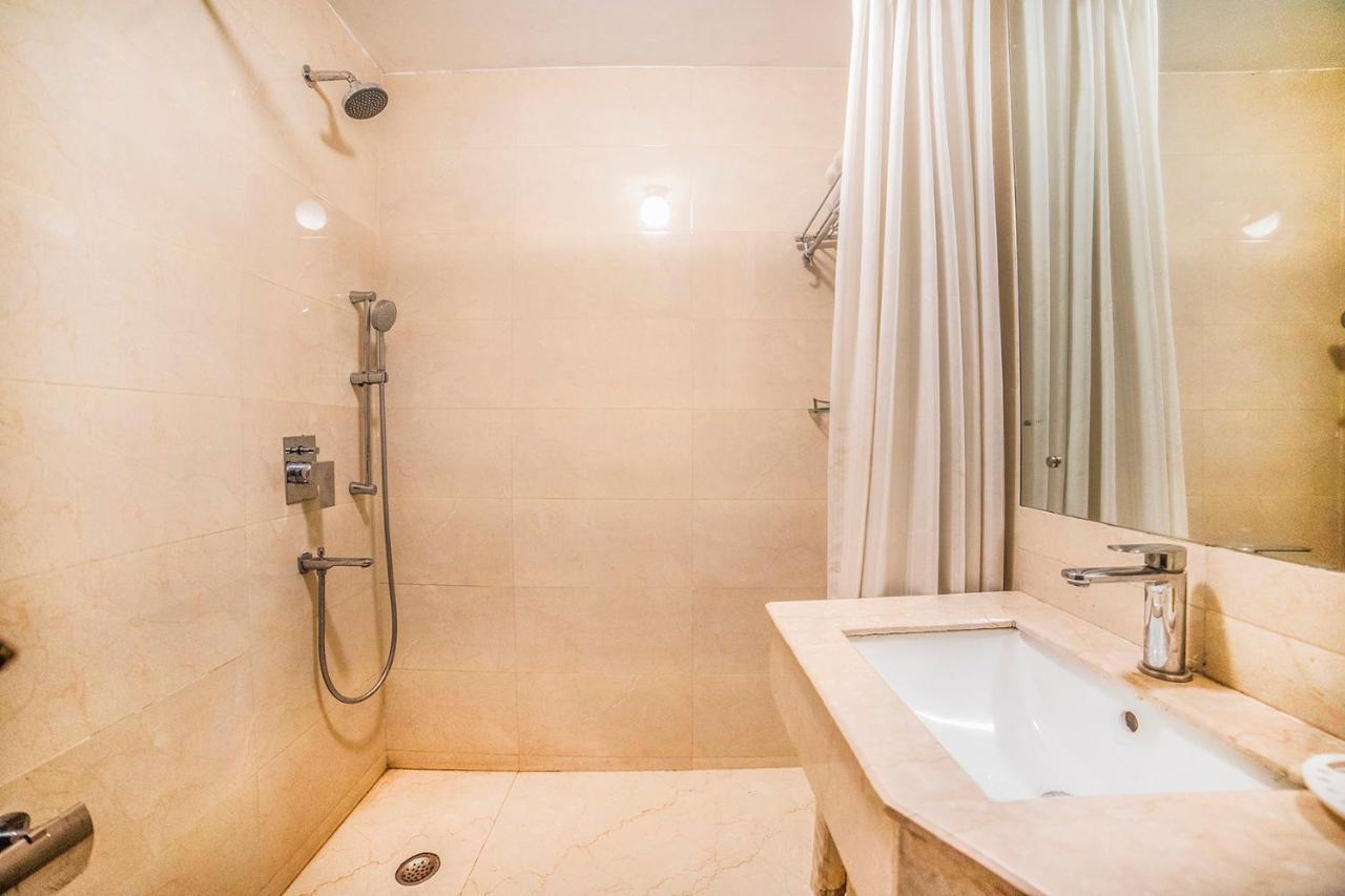 Fabhotel Bmk Grand Nuova Delhi Esterno foto