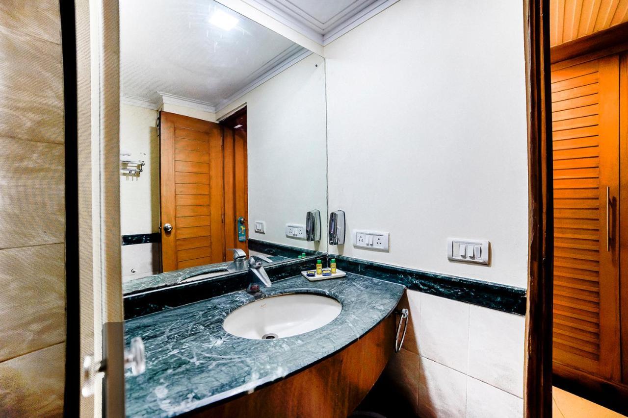 Fabhotel Bmk Grand Nuova Delhi Esterno foto